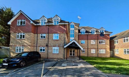 Bromley Common and Keston Apartment | Charming 2-Bedroom Flat With Parking