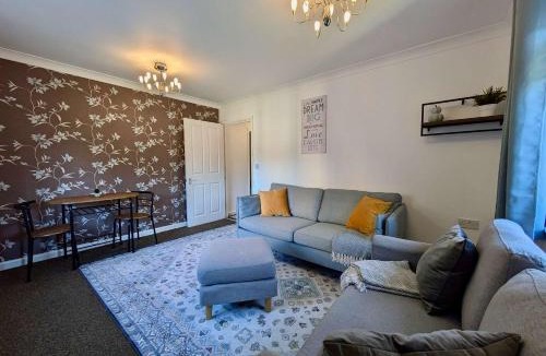 Bromley Common and Keston Apartment | Charming 2-Bedroom Flat With Parking