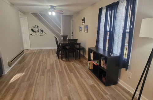 Franklin House | Charming 2-bedroom guest house with WiFi, AC in Franklin
