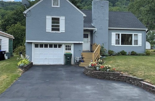 Binghamton House | Charming 2-bedroom house in delightful Binghamton with AC
