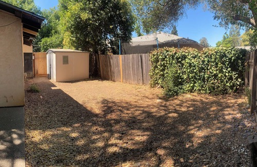 Carmichael House | Charming 2-bedroom house sleeps up to 8 with pull out couch/love seat, back yard