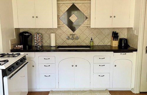 Fort Worth House | Charming 2 Bedroom Home - 5 min from Downtown with Spacious Backyard!