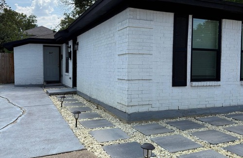 Fort Worth House | Charming 2-bedroom house with AC in Fort Worth