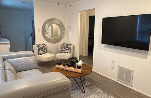 Fort Worth House | Charming 2-bedroom house with AC in Fort Worth