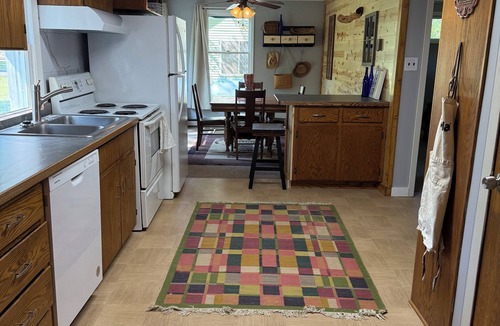 Hackensack House | Charming 2-bedroom home in Hackensack. Enjoy during the summer and winter.