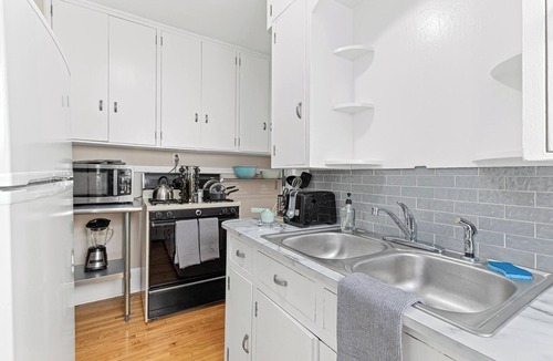 Midway House | Charming 2-bedroom house with AC in excellent Saint Paul. Close to everything!