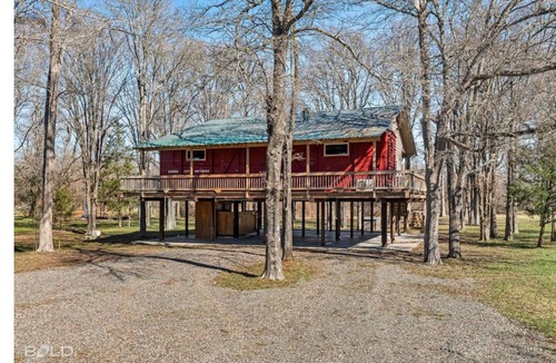 Shreveport House | Charming 2-bedroom house with a Caboose Shreveport with AC, WiFi