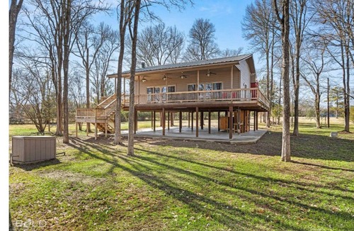 Shreveport House | Charming 2-bedroom house with a Caboose Shreveport with AC, WiFi