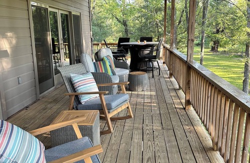 Shreveport House | Charming 2-bedroom house with a Caboose Shreveport with AC, WiFi