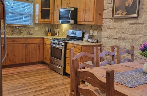 Agnes House | Charming 2-bedroom house on 40 acres in Springtown with pond