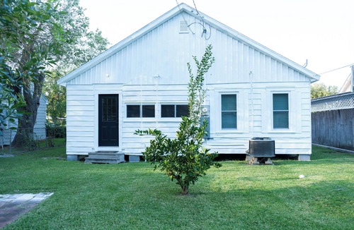 Texas City House | Charming 2-bedroom house located in Texas City