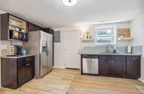 Talbot's Corner House | Charming 2-Bedroom House 2-miles to Downtown Nashville!