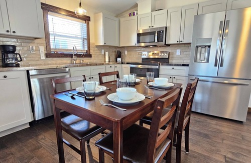 Inavale House | Charming 2-bedroom house with WiFi, AC in Red Cloud