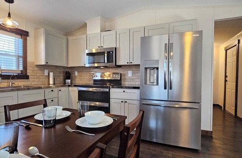 Inavale House | Charming 2-bedroom house with WiFi, AC in Red Cloud