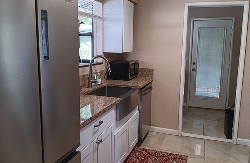Auburn House | Charming 2-bedroom home in beautiful Auburn with AC and king-size beds