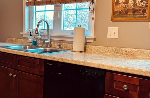 Auburn House | Charming 2-bedroom home. Perfect for traveling professionals Finger lakes Auburn