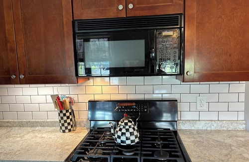 Auburn House | Charming 2-bedroom home. Perfect for traveling professionals Finger lakes Auburn