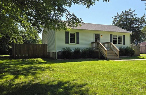 Quinton Cottage | Charming 2-bedroom home, with lake access, in the Richmond metro area.