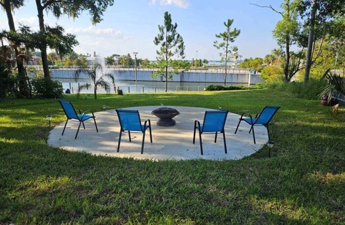 Clermont House | Charming 2-bedroom house - Stunning Views of Lake Minneola in Heart of Downtown
