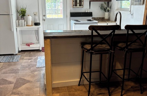 Franklin House | Charming 2-bedroom house w WiFi and AC in Franklin located near Ranch ball park
