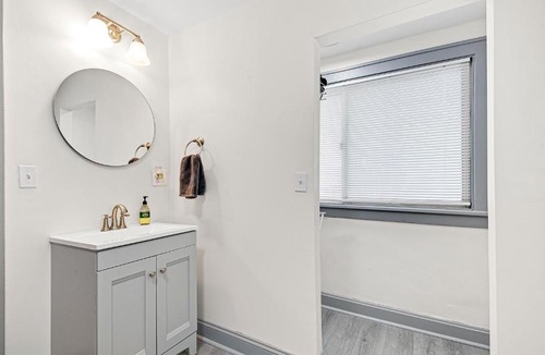 South Kansas City Villa | Charming 2 bedroom house!