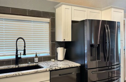Pinedale House | Charming 2-bedroom house in Pinedale with WiFi
