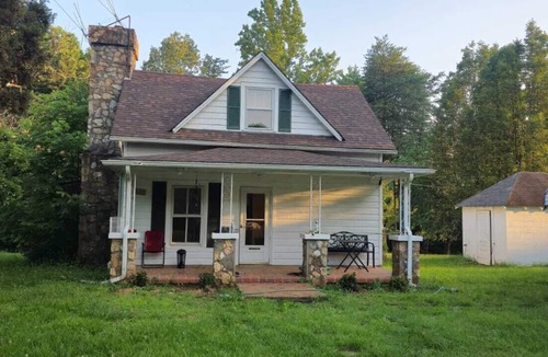 Ridgeway Cottage | Charming 2-bedroom house with WiFi is a cozy place