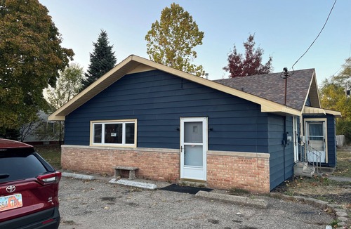 Roseland House | Charming 2-bedroom house with AC and full workout studio