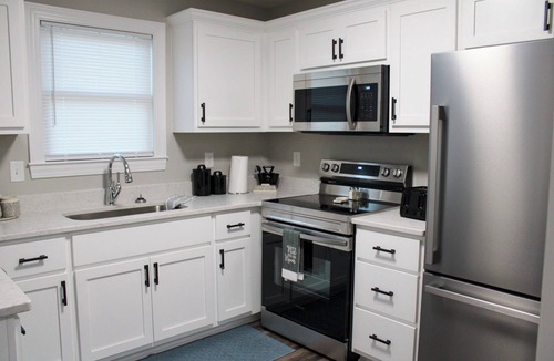 Savannah House | Charming 2-bedroom house in Savannah. Be our guest!