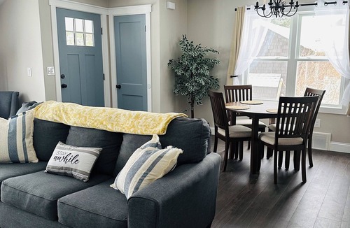 Sherrill House | Charming 2-bedroom house in Sherrill