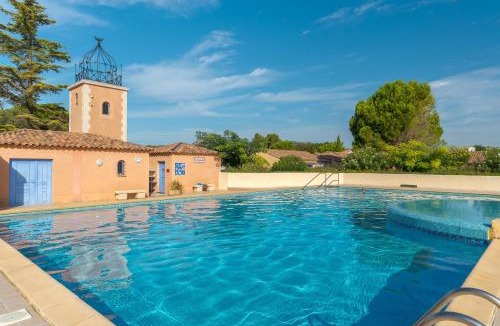 Eyguieres Apartment | Charming 2 bedroom House With Pool