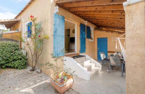 Eyguieres Apartment | Charming 2 bedroom House With Pool