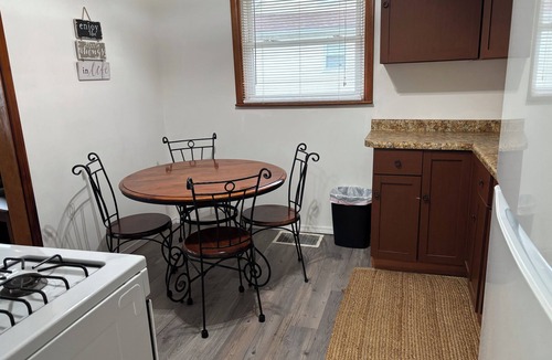 Bedford House | Charming 2-bedroom house with WiFi, AC in superb Bedford