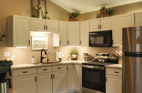 Glaze House | Charming 2-bedroom house on 3 private acres. Secluded & pet friendly!