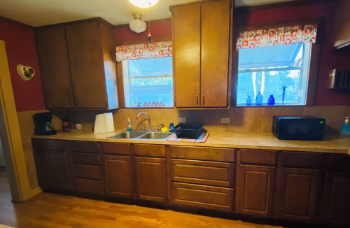 Coleman House | Charming 2-bedroom house in Coleman with AC and WiFi. Sleeps 7 & no pets.
