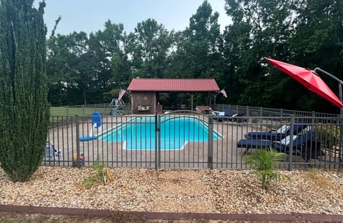Cullman House | Charming 2-bedroom house with pool in Cullman
