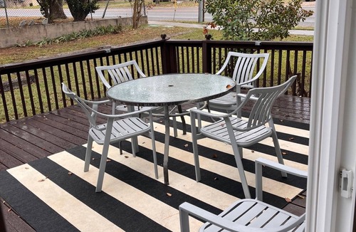 Decatur House | Charming 2 Bedroom House - Short Stroll to the Decatur Town Square