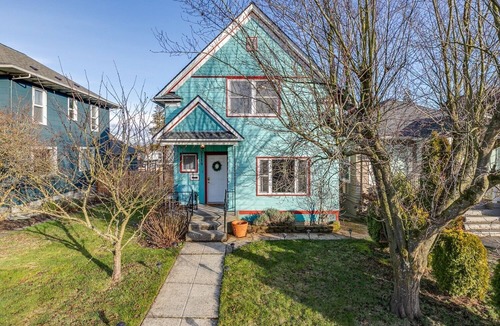 Everett House | Charming 2-bedroom house in nice Everett with AC, WiFi