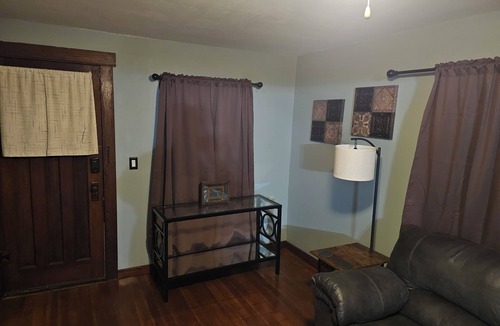 Parks House | Charming 2-bedroom house with WiFi, AC in delightful Haigler