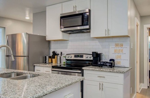 Greater East End House | Charming 2-bedroom house in welcoming Houston with AC, WiFi