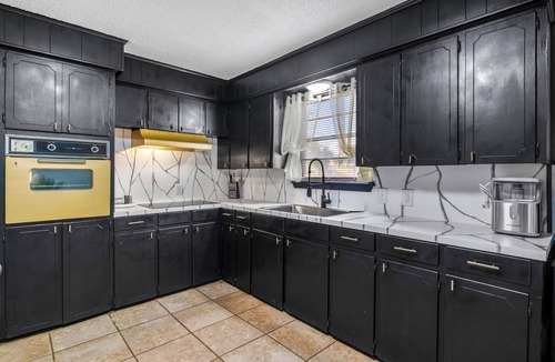 Lindale House | Charming 2-bedroom house within walking distance of downtown Lindale.