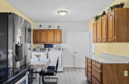 Madison House | Charming 2-bedroom house in downtown Historic Madison with WiFi, AC, laundry
