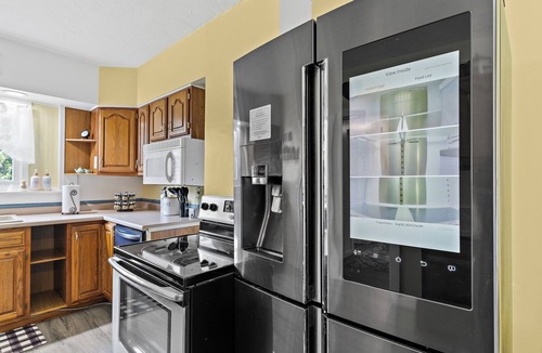 Madison House | Charming 2-bedroom house in downtown Historic Madison with WiFi, AC, laundry