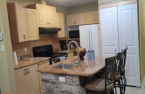 Ottawa Division House | Charming 2-bedroom house in nice Ottawa with AC