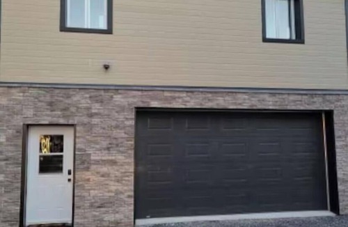 Ottawa Division House | Charming 2-bedroom house in nice Ottawa with AC