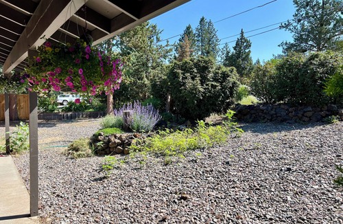 Larkspur House | Charming 2-bedroom house in pleasant Bend