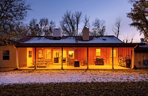 Silt House | Charming 2-bedroom house in park-like setting