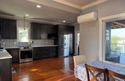 Mico House | Charming 2-bedroom house on Medina Lake