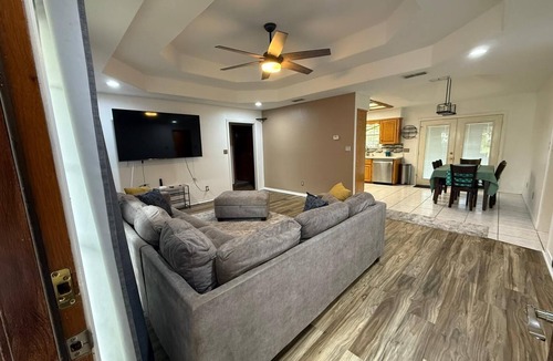 Alamo House | Charming 2 bedroom house conveniently located in a quiet subdivision.