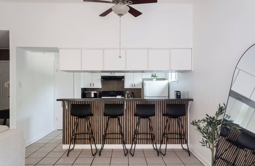 MLK House | Charming 2-bedroom house with AC and WiFi in Austin